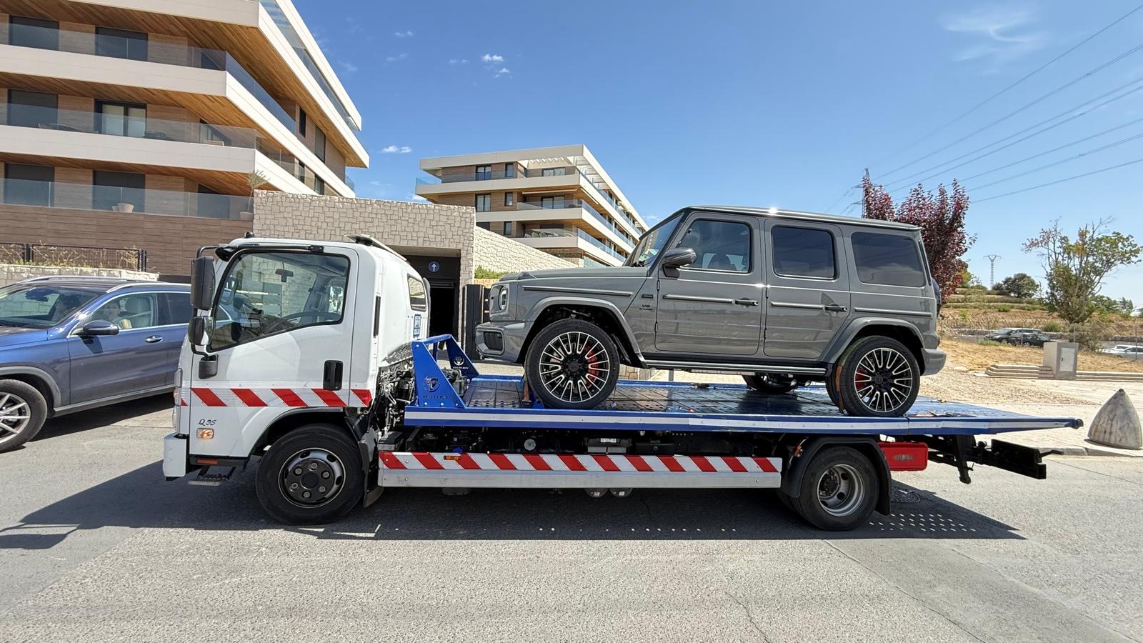 Grúa Transpor Car transportando un todoterreno Mercedes