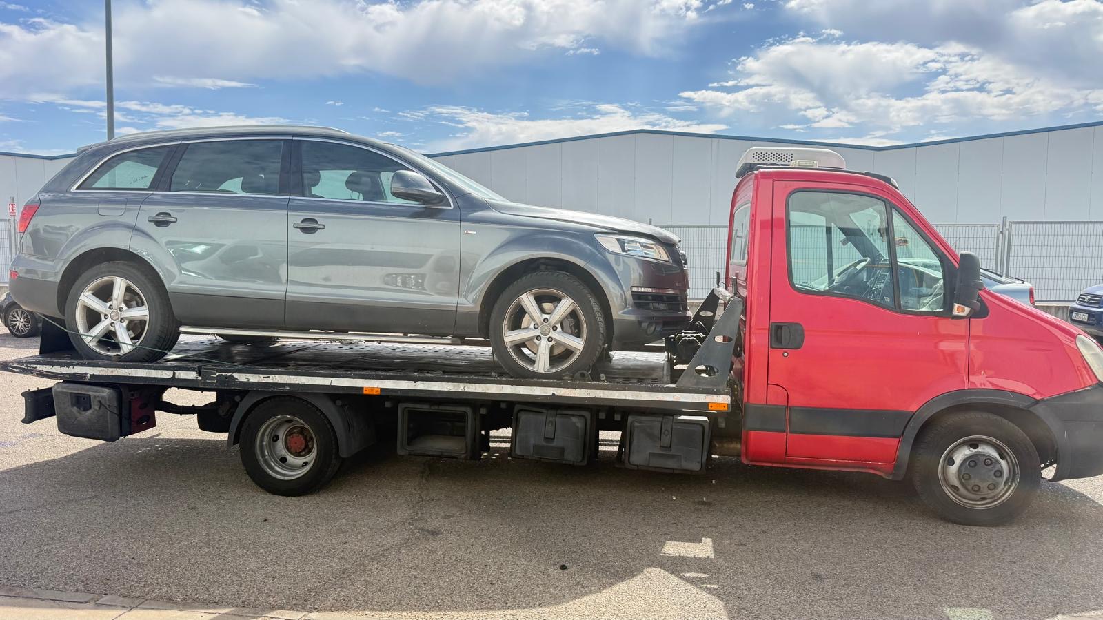 Transporte de SUV en grúa porta coches
